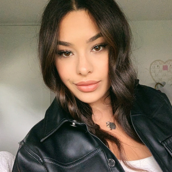 Meet your Posher, Isadora - Picture 1 of 1